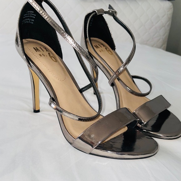 Silver heels - Picture 2 of 3